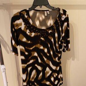 Madison Women's Black and Brown Patterned Short Sleeve Top B1F